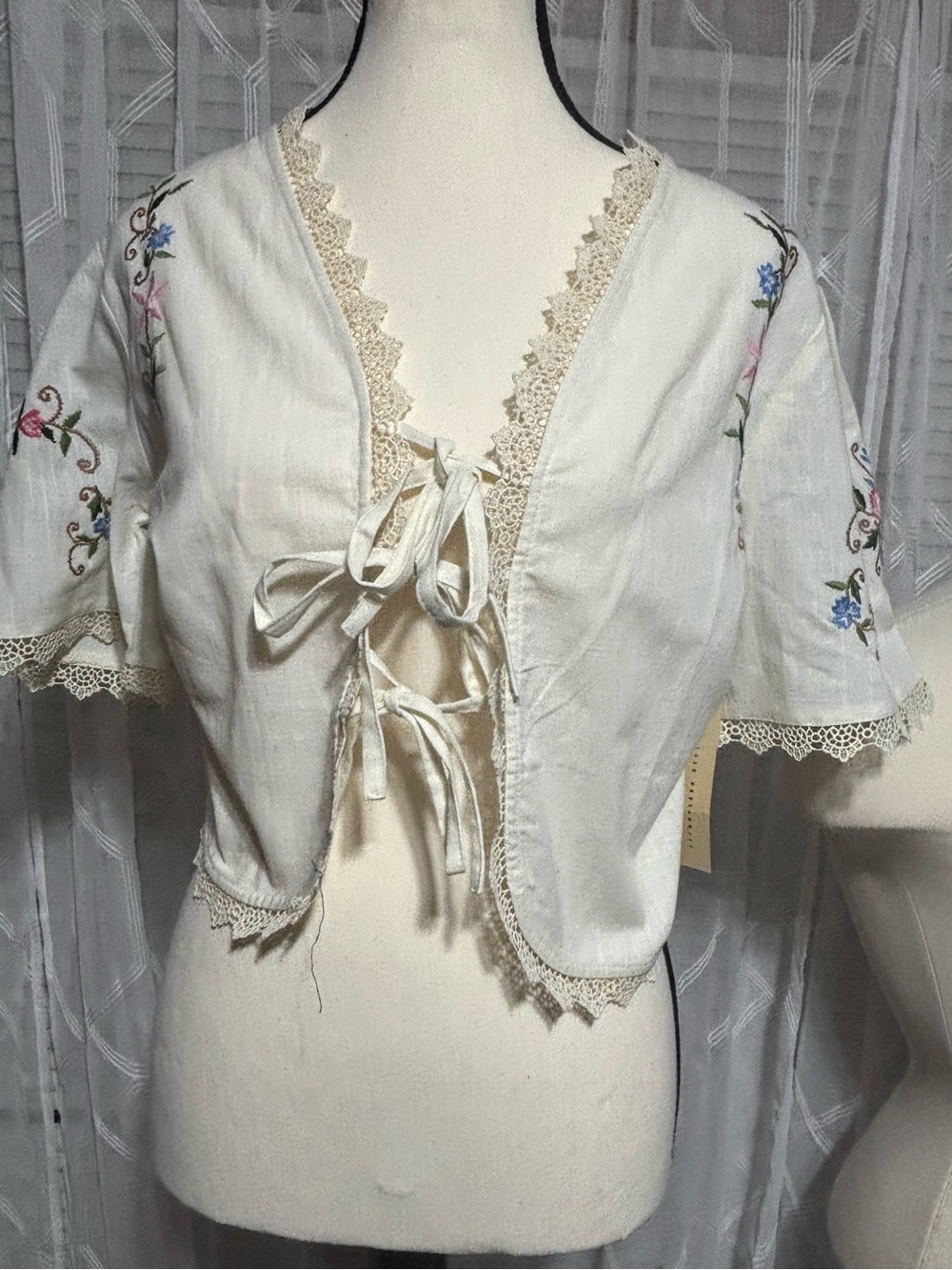 Studio 12 Vintage Inspired Cream Lace Trim Tie front top/cardigan Embroidery